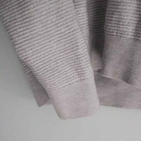 Club Monaco 100% Wool Lrg Grey Neutral V-Neck Ribbed Collar Pull On Sweater - Picture 8 of 13